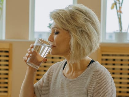 Кофе и чай не считаются: Врач рассказала, сколько воды нужно пить в день