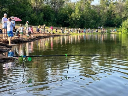 Большая семейная рыбалка на Щучьем карьере в посёлке Усть-Кинельский стартовала