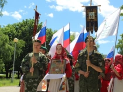 В Тольятти праздник Святой Троицы и День России отметили Троицким шествием и народными гуляниями