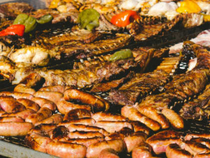 Одна сосиска в день чревата страшным диагнозом: что не так в нашей еде