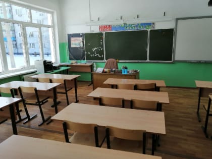 Так что же будет с балахонами и волосами в школах? Фанатов и врагов единой школьной формы хватает