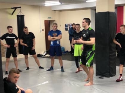 Боец ММА Селиверстов раскрыл секреты техники боя и эмоциональной подготовки