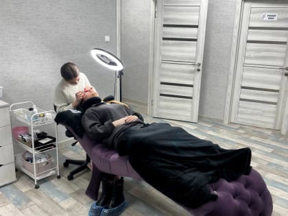 "Не верила, что у меня получится": как предпринимательница из Самары развивает лицензированную бьюти-школу с помощью регионального гранта