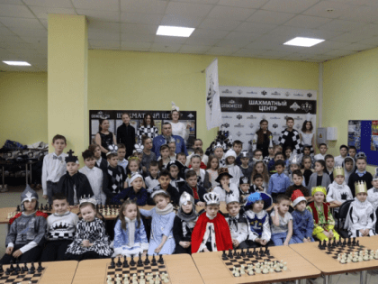 Сызранские шахматисты устроили позитивный Новый год с костюмированным балом