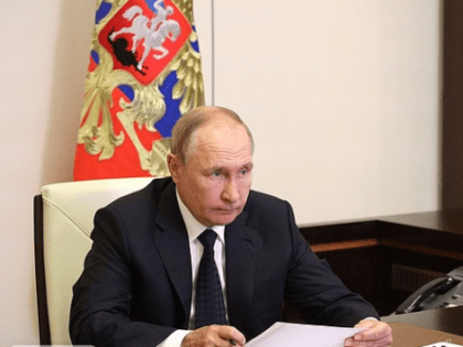 Установлены выплаты и пенсия в 10 000 рублей: Владимир Путин подписал указ