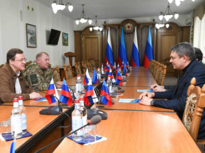Губернатор Самарской области в Луганске встретился с главой ЛНР