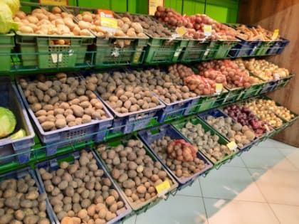 Россиянам собираются запретить продавать картошку в сетках