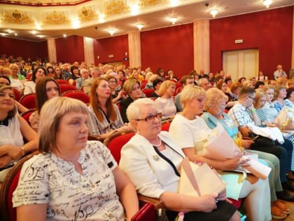 Губернатор наградил лучших работников социальной сферы Самарской области