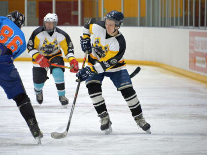 На этот раз главным фаворитам льда в Сызрани пощекотали нервы и только