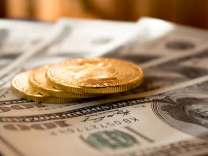 На Московской бирже рубль укрепился по отношению к доллару