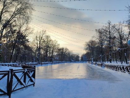 В парках Самары завершается заливка катков