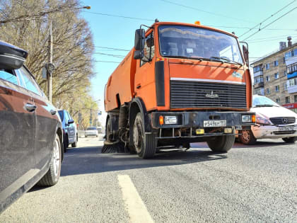 В Самаре усиливают работы по мойке и подметанию улично-дорожной сети