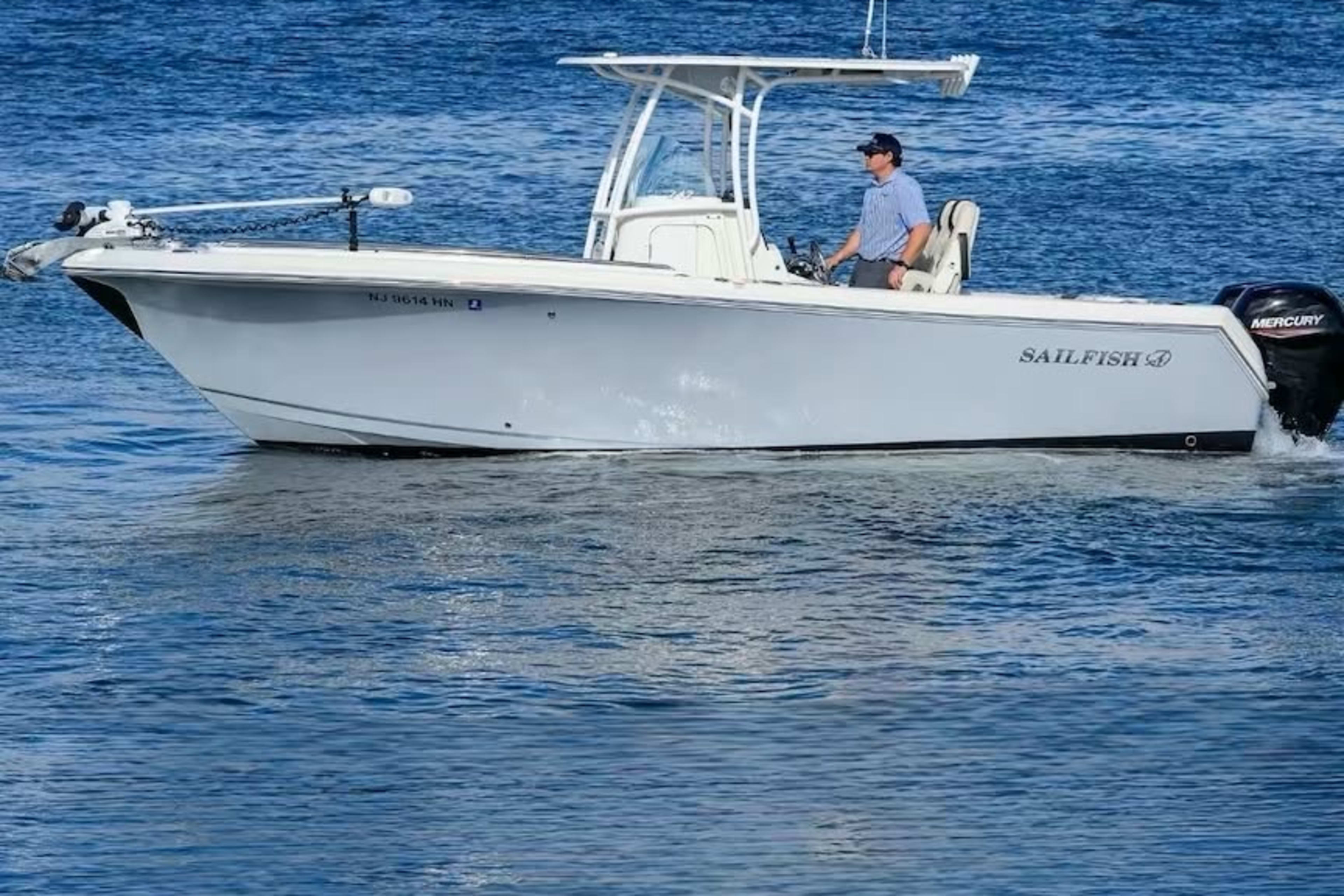 2022 Sailfish 242 CC
