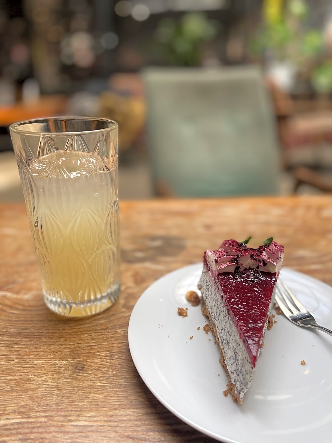 Vnitroblock cheesecake and lemonade Prague