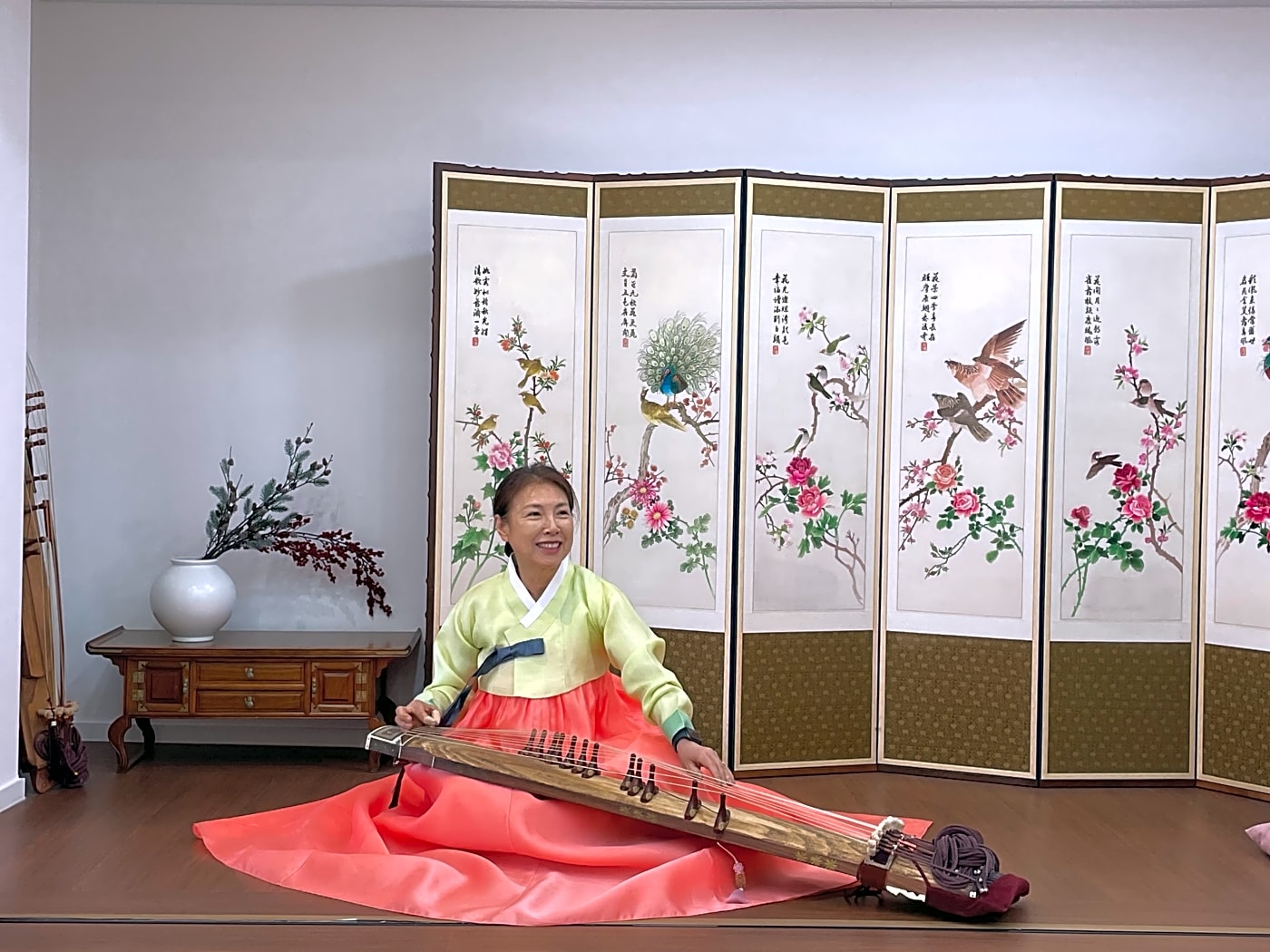 Gayageum lesson at 43 Bukchon gil