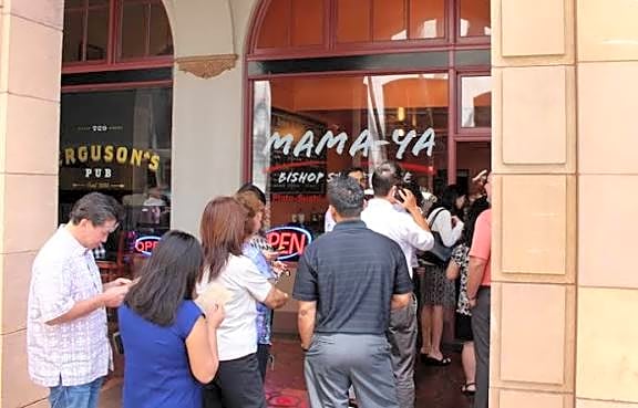 downtown location has limited lunch hours. open some weekdays for 3 hours during lunch time.