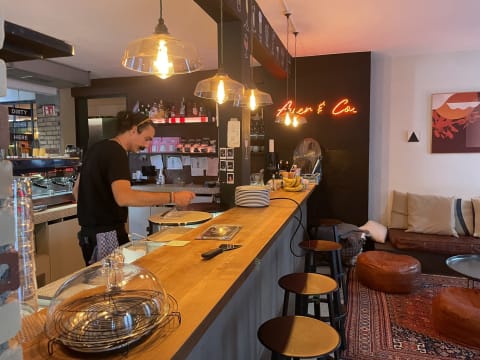 Trendy Zurich cafes & laptops