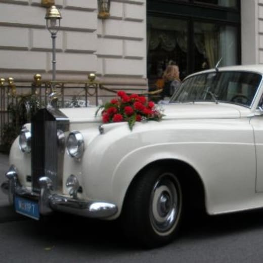 Bild der Flash Chance: Hochzeitsfahrt Rolls Royce Silver Cloud inkl. livriertem Chauffeur und Blumenschmuck