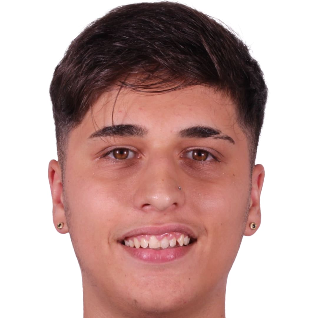 Carillas de resina — antes — rostro frontal paciente joven — Dr. Ariel Merino AM Estética Dental Buenos Aires