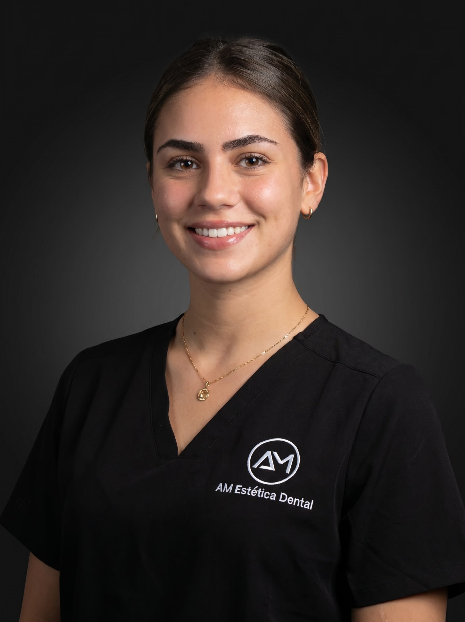 Caterina, dental assistant at AM Estética Dental in Puerto Madero
