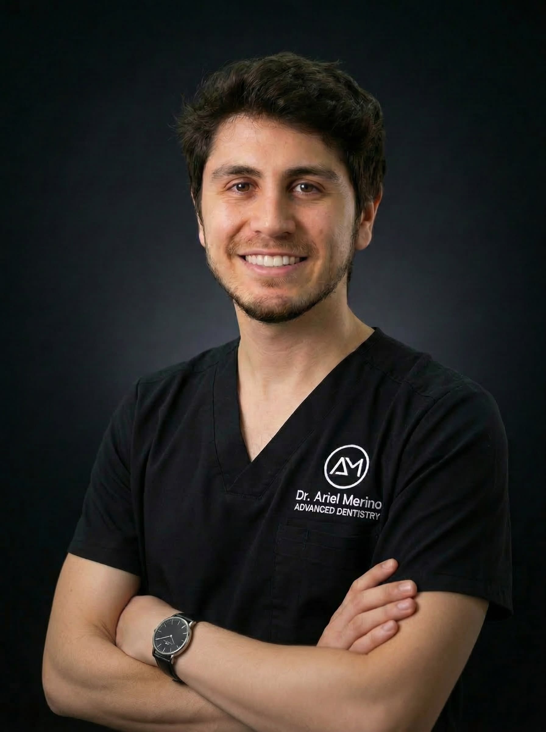 Dr. Ariel Merino, clinical director and cosmetic dentist at AM Estética Dental in Puerto Madero
