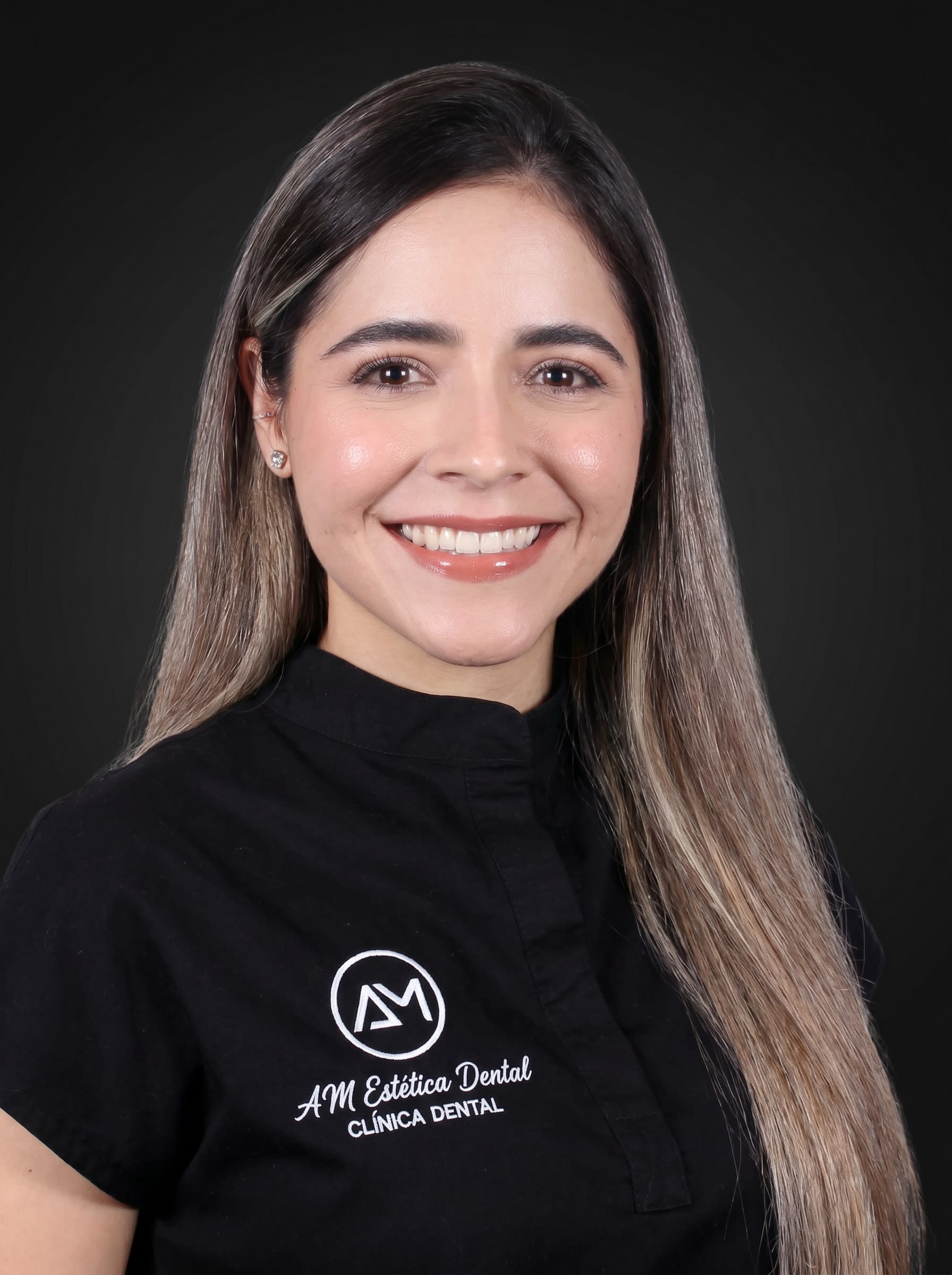Dr. Emily Lugo, cosmetic dentist at AM Estética Dental in Puerto Madero