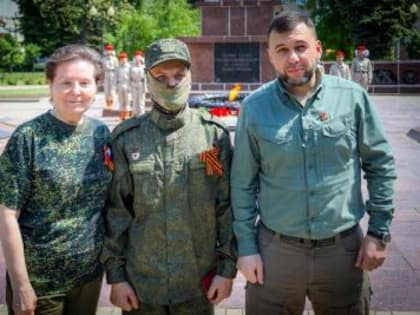 Поздравление Губернатора Югры и главы Донецкой Народной Республики с Днем Победы
