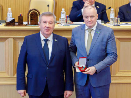 Сергей Елишев награжден Почетным нагрудным знаком Ханты-Мансийского автономного округа – Югры «За вклад в развитие законодательства»