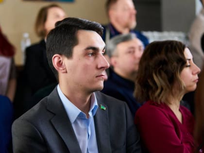Молодые парламентарии приняли участие во встрече Губернатора Югры Руслана Кухарука с креативным сообществом региона