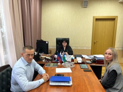 Встреча вице-спикера парламента с директором школы в Нижневартовске