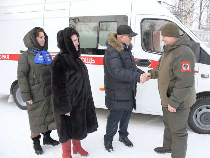 Владимир Семенов организовал отправку машины скорой помощи