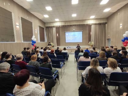 Наталья Западнова встретилась с коллективом средней школы №11 города Нижневартовска