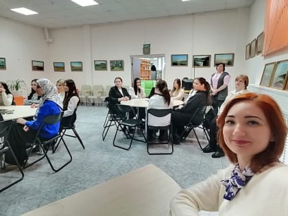 Заместитель председателя Молодежного парламента при Думе Югры Илона Денисова встретилась со студентами Мегионского политехнического колледжа
