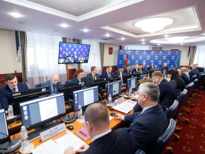 В региональном парламенте проходит заседание Координационного совета представительных органов местного самоуправления муниципальных образований Югры и Думы автономного округа