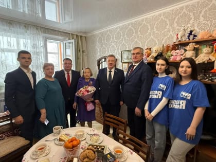 Молодой парламентарий навестил труженицу тыла Марию Саначёву