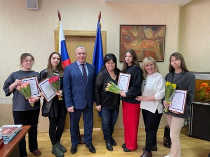 Наталья Западнова встретилась с победительницами пилотного трека «Моя наставница» – студентками Югорского государственного университета
