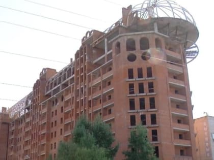 Долгострой в Сургуте: что ждет недостроенный дом на перекрестке Мелик-Карамова и Югорской?