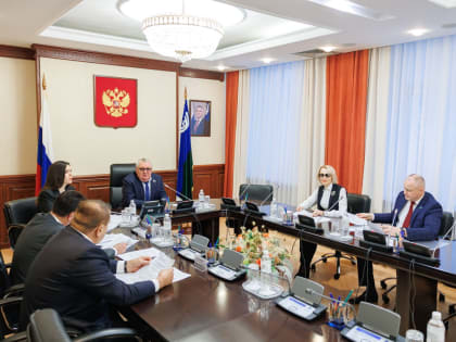 Встреча парламентариев с губернатором Югры: обсуждение социальных и экономических вопросов