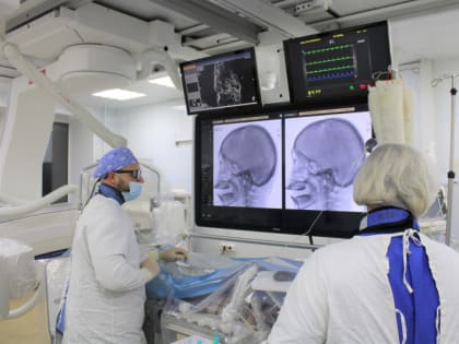 Рентгенохирурги травмбольницы спасли пациента с разрывом сонной артерии в голове