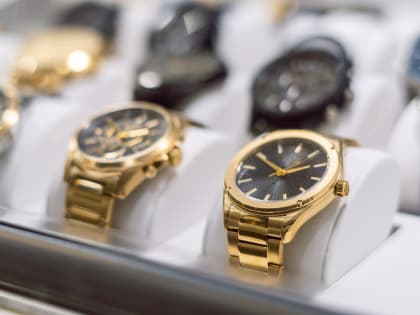 Bloomberg: Знаменитые швейцарские часы люксовых марок больше не в тренде