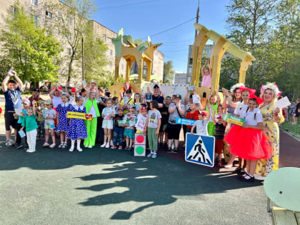 Сотрудники Госавтоинспекции напомнили правила безопасности жителям многоквартирных домов