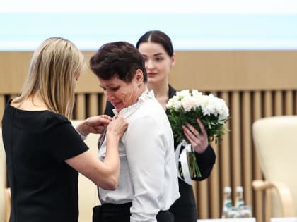 Заведующая стоматологической поликлиникой Коломенской больницы удостоена нагрудного знака «Отличник здравоохранения»