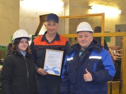 Рабочие трудятся на Демиховском машиностроительном заводе не один десяток лет