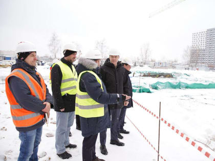 Владимир Волков проверил строительство нового детского сада на 560 мест в Люберцах