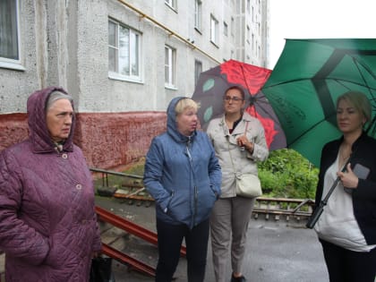 Председатель Совета депутатов Мария Тарасова провела выездную встречу с жителями дома №11А по улице Полевая