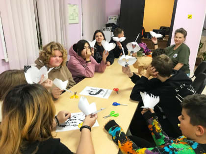 Горбовцы мастерили журавликов в технике оригами