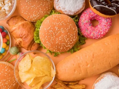 Нутрициолог объяснила, почему развивается зависимость от сладостей и фастфуда