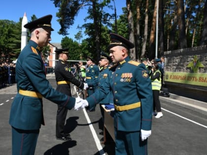 Вчера - курсанты РВСН, сегодня - офицеры-ракетчики и прапорщики