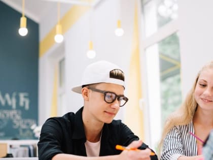 Специалисты школы №338 рассказали о городских акциях