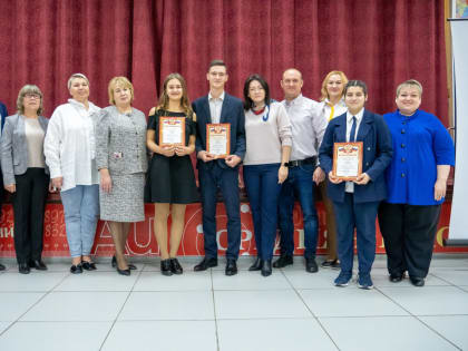 Одиннадцатиклассники из Орехово-Зуева пришли на помощь женщине